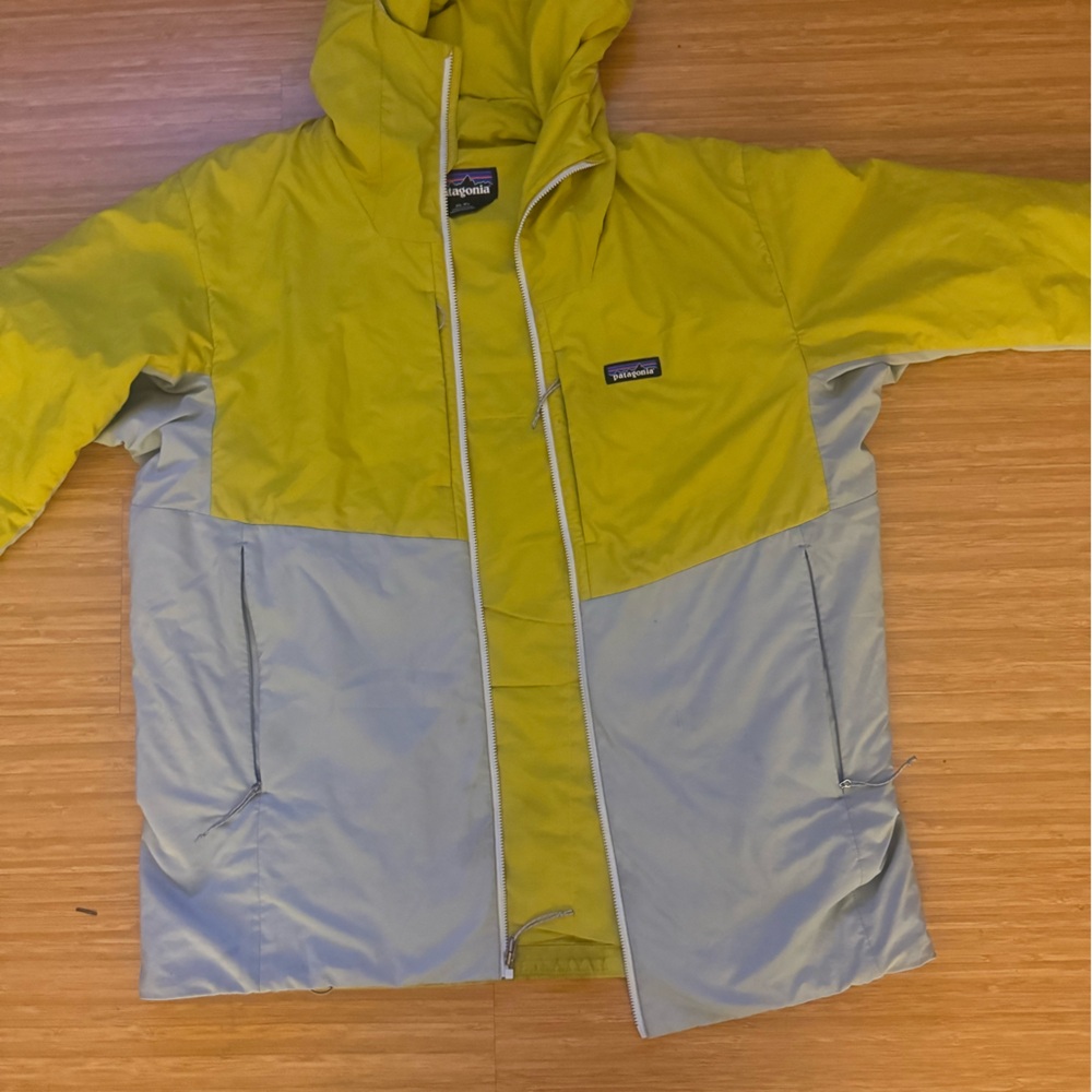 Patagonia Men's lightweight Insulated Jacket in Yellow and Gray